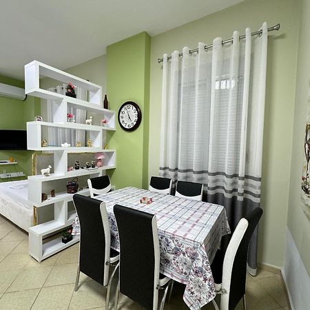 Solei Apartments Sarandë エクステリア 写真