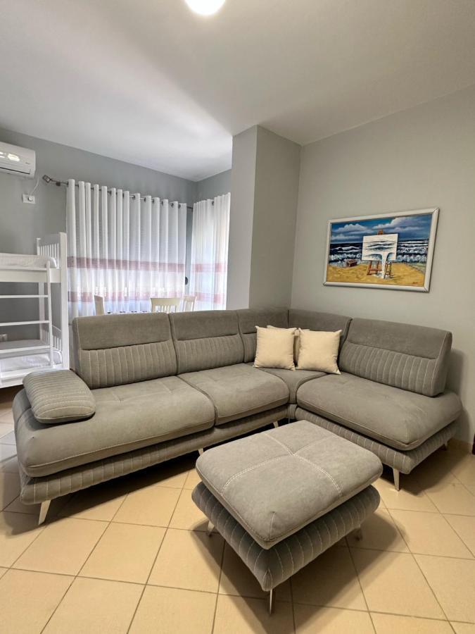 Solei Apartments Sarandë エクステリア 写真