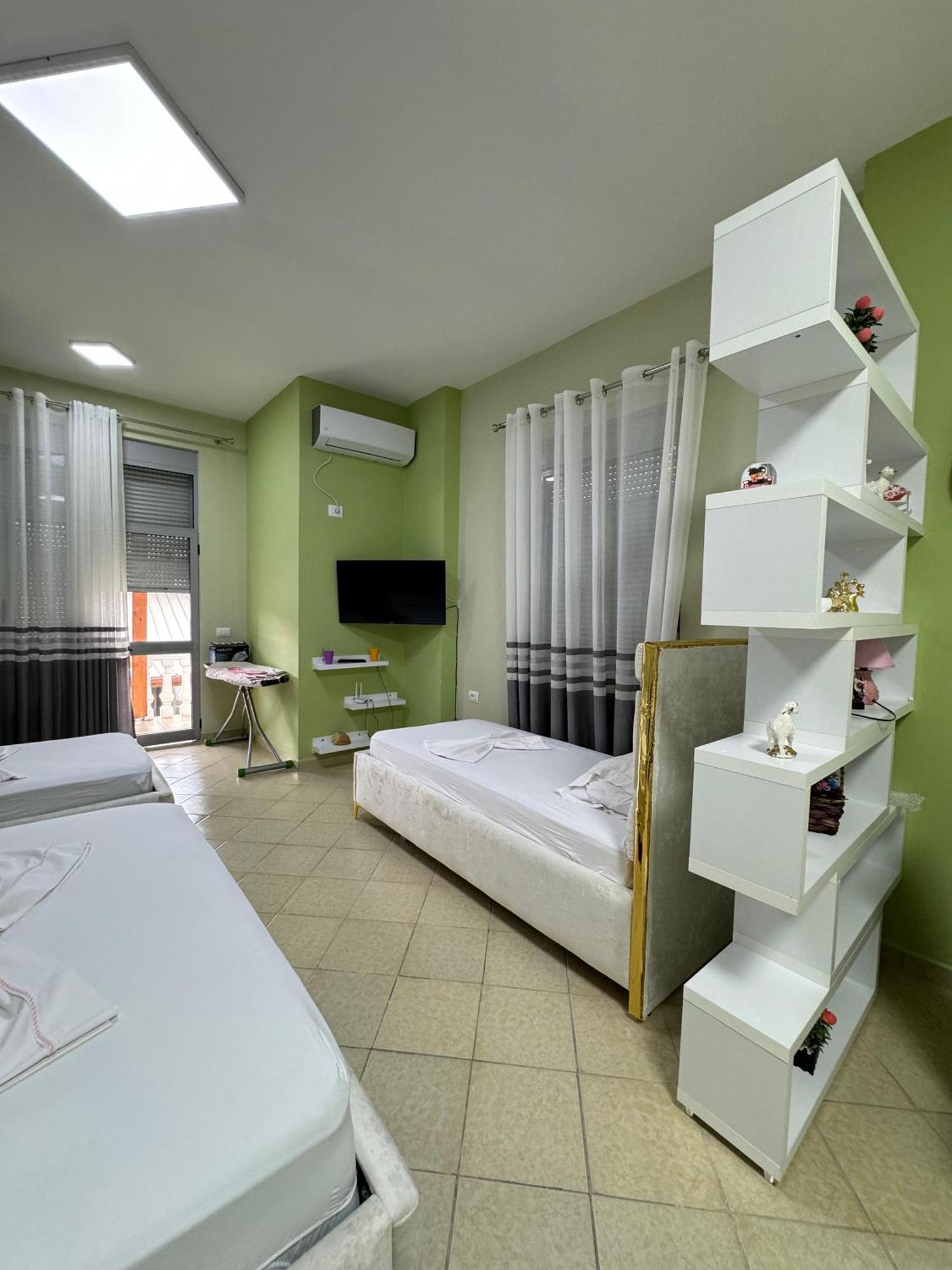Solei Apartments Sarandë エクステリア 写真