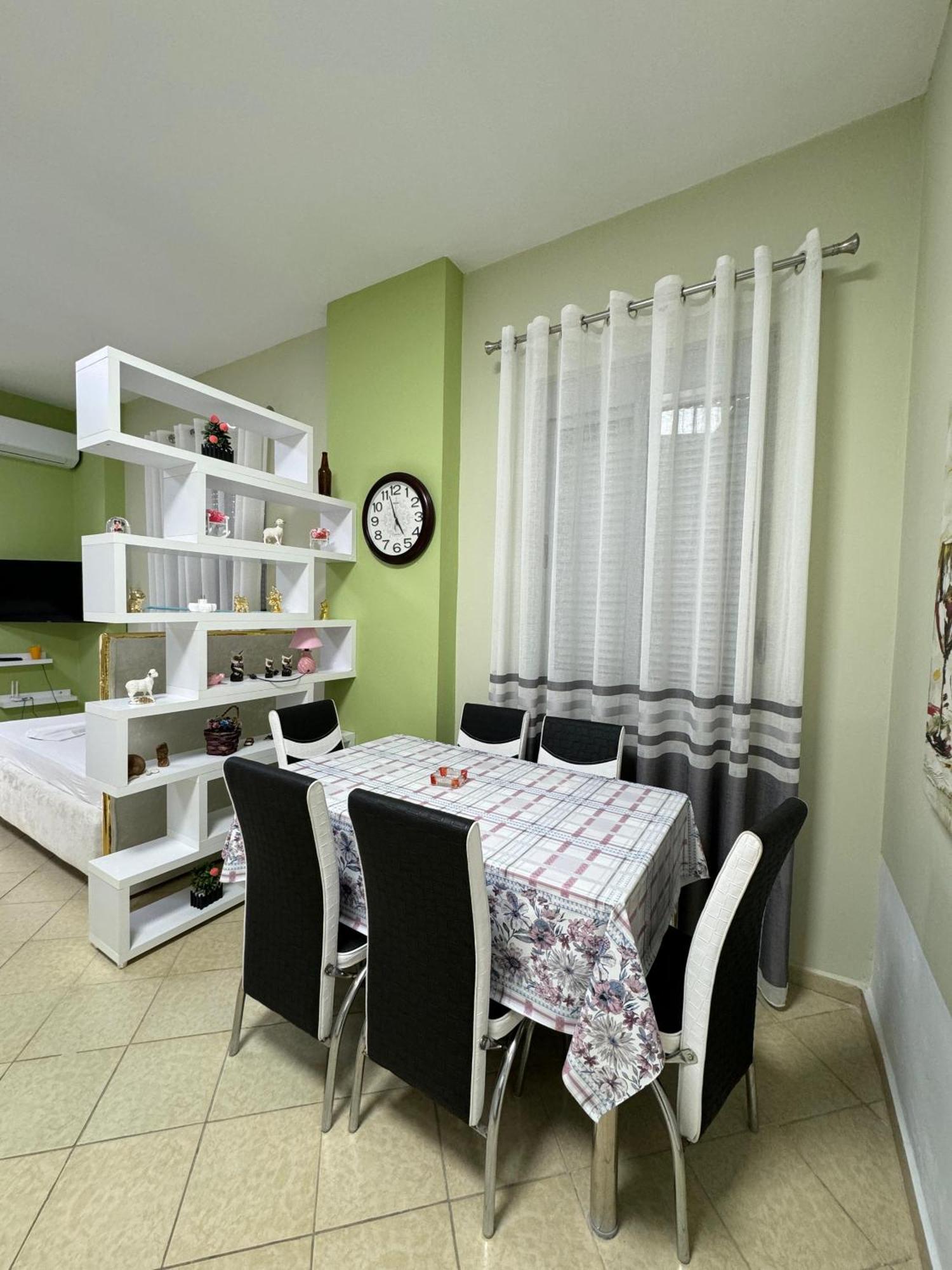 Solei Apartments Sarandë エクステリア 写真
