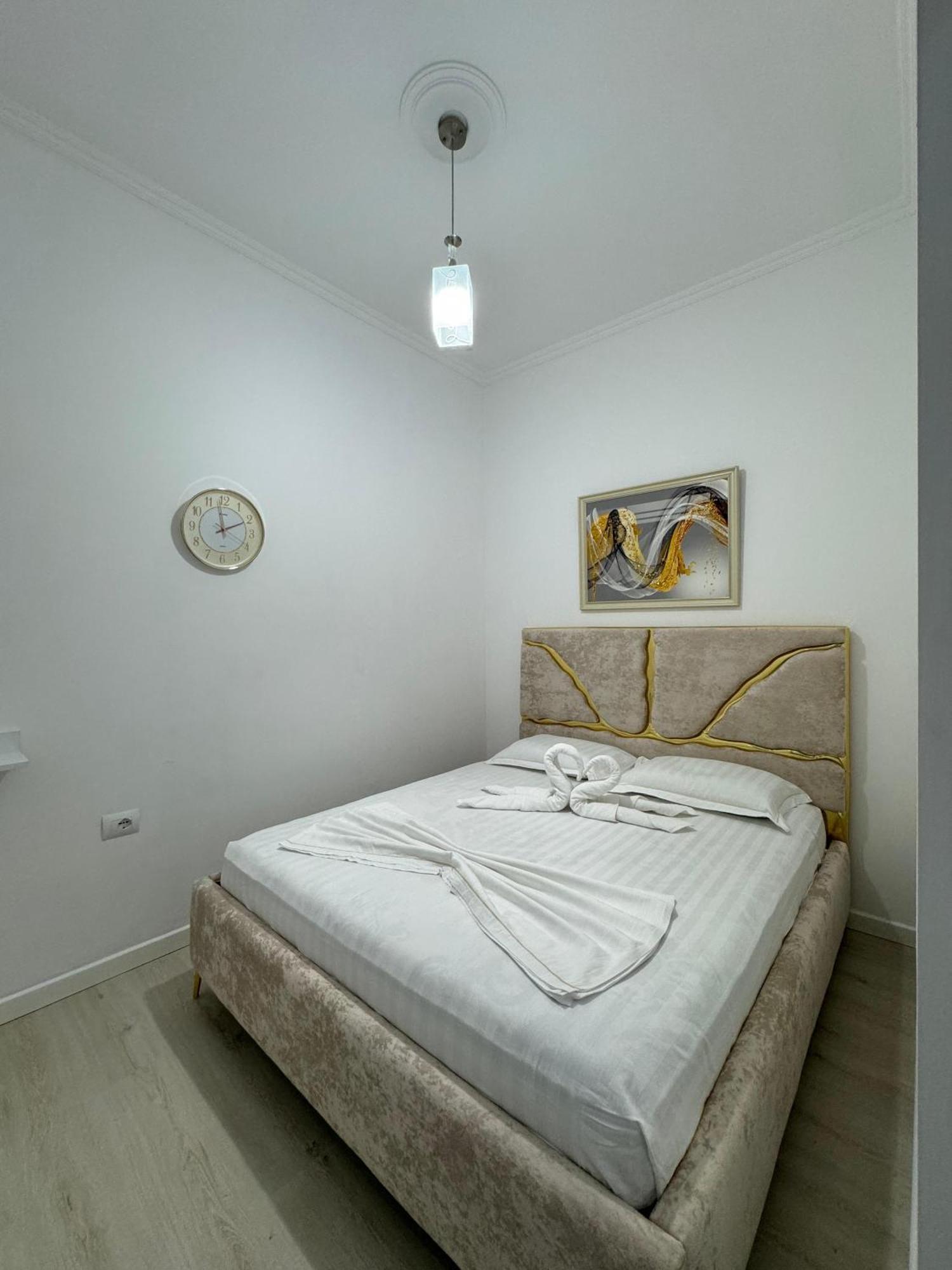 Solei Apartments Sarandë エクステリア 写真