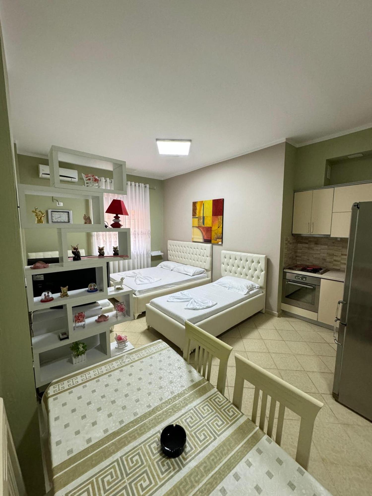Solei Apartments Sarandë エクステリア 写真