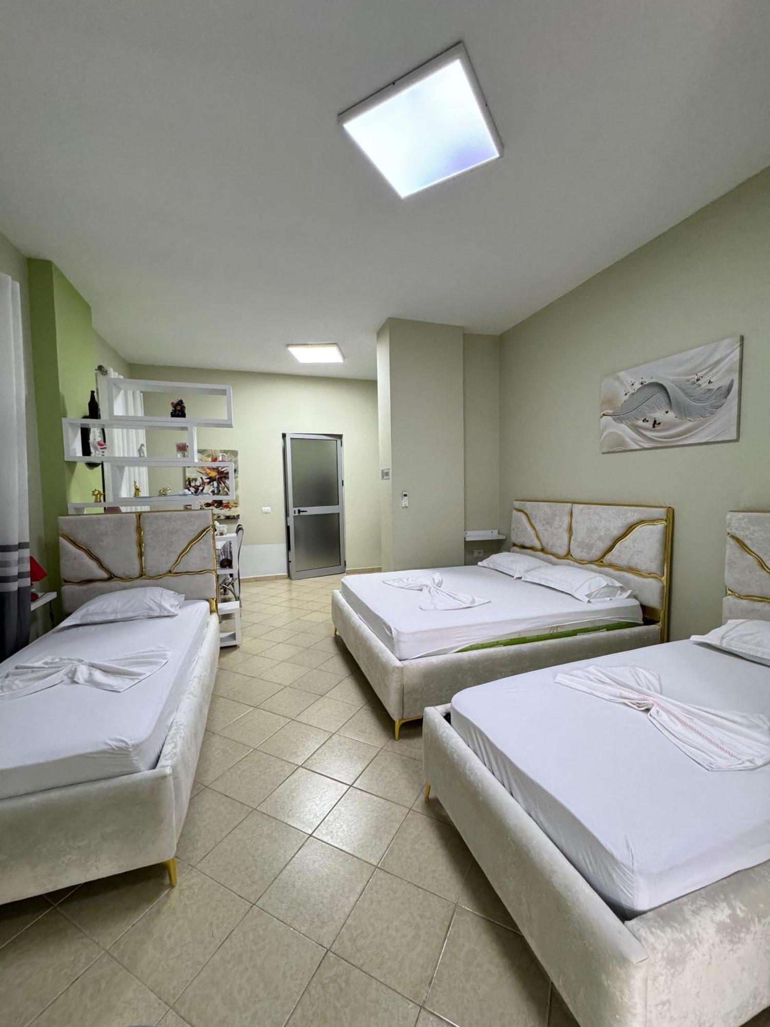 Solei Apartments Sarandë エクステリア 写真